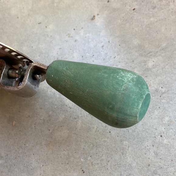 Antique DUPLEX CREAM WHIPPER. green wooden handle kitchen hand mixer. Works! - Picture 2 of 6